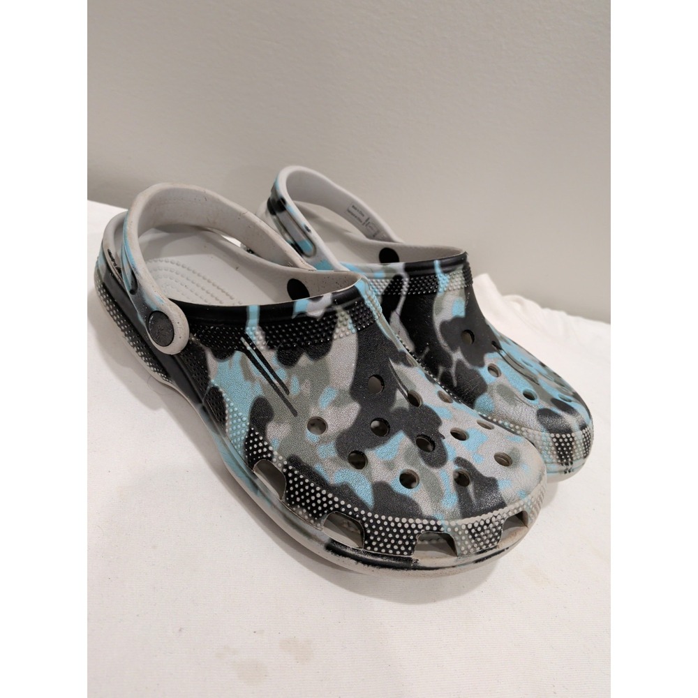 Crocs Spray Clogs Men 6 W 8 Blue Black Camo Sandals Outdoor Slip On Unisex Shoes